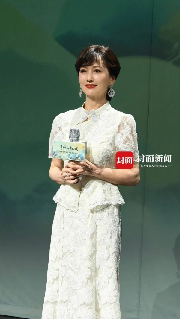 六六配资 “白娘子”赵雅芝重回青城山！受聘“青城山文旅推荐官”