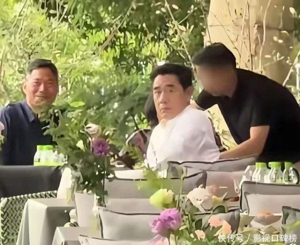 杨方配资 陈宝国夫妇在西湖被偶遇，69岁赵奎娥素颜法令纹明显，气质很优雅