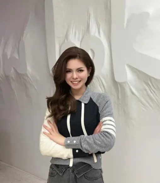 一片红配资 昆凌回应是否怀四胎：三个就很好，要对自己身体好点